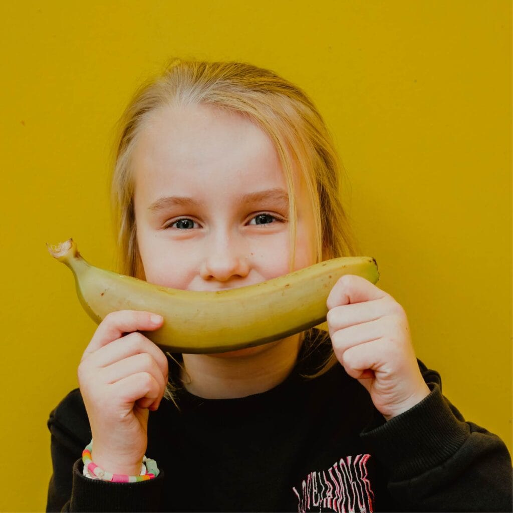 Meisje met banaan